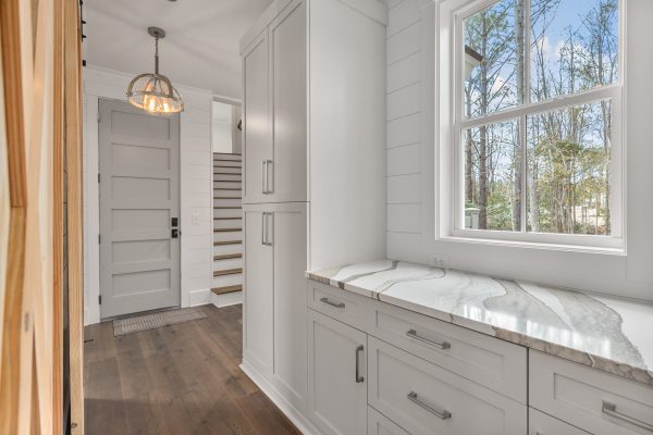 DBB5FD3E-2B26-4537-98DB-B2FDDC052ADC